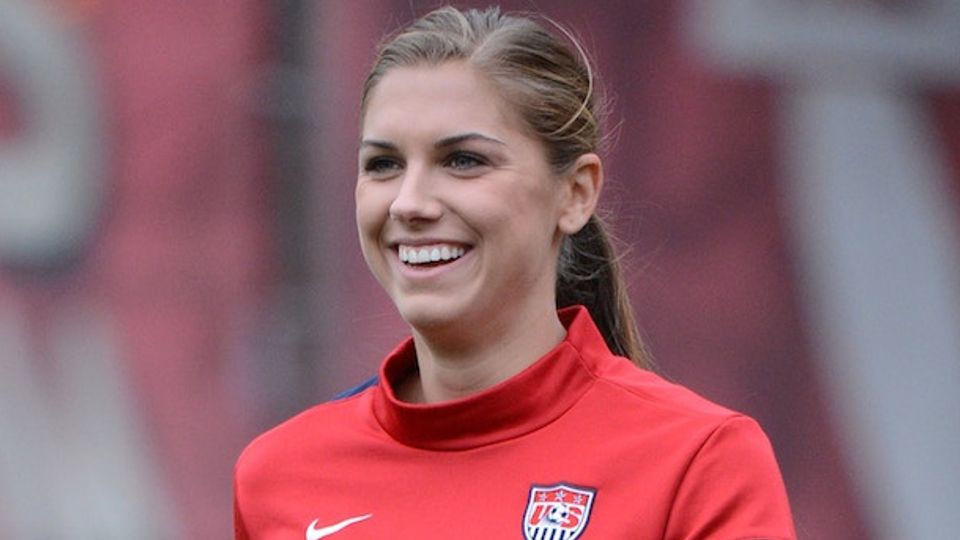 Alex Morgan diusir dari Disney World sebab berbuat onar dan mabuk-mabukan. Copyright: © sporteology.com